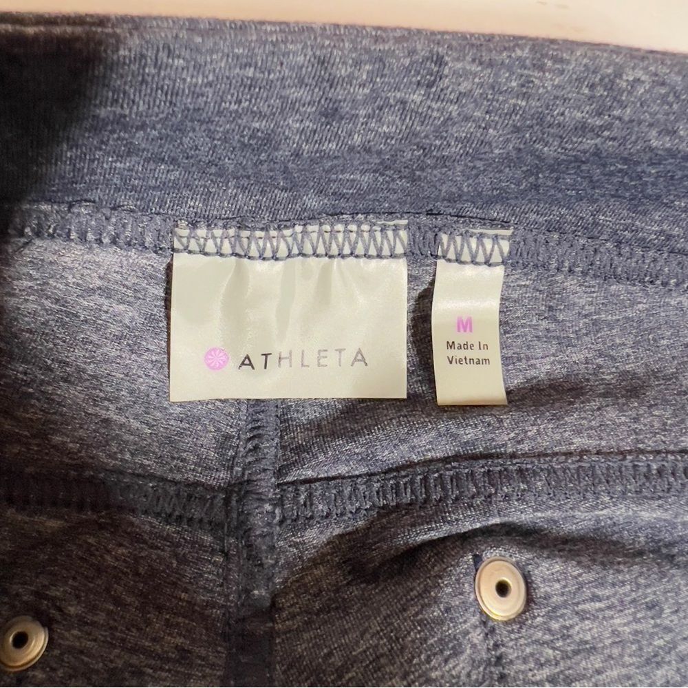 ATHLETA Capri Pants Sz. Medium - Picture 15 of 15
